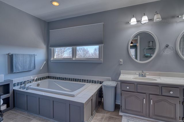 6801 Henze Road, Evansville, IN 47720