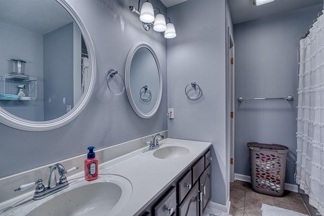 6801 Henze Road, Evansville, IN 47720