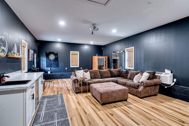 6801 Henze Road, Evansville, IN 47720