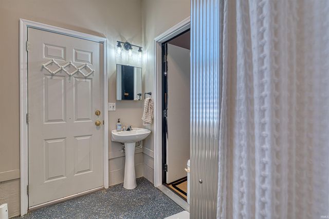 6801 Henze Road, Evansville, IN 47720