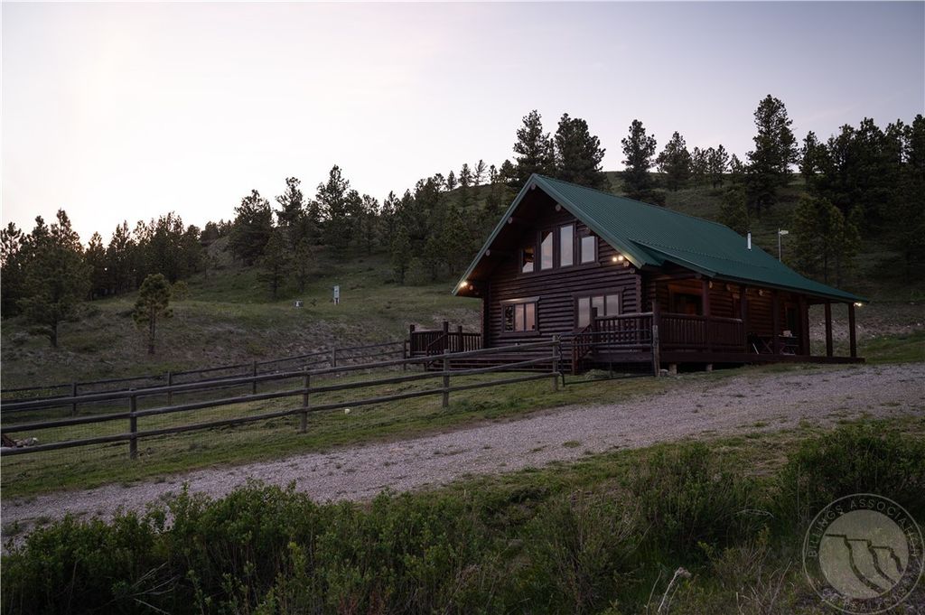 2887 Piper Cutoff S, Lewistown, MT 59457 photo 2