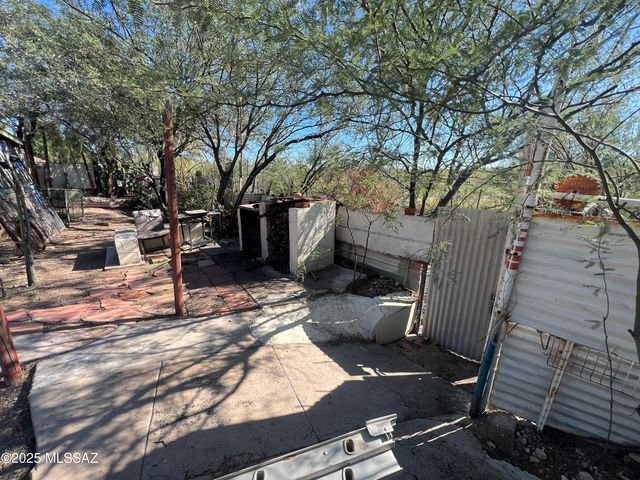 825 W Oahu Lane, Tucson, AZ 85756