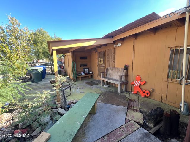 825 W Oahu Lane, Tucson, AZ 85756