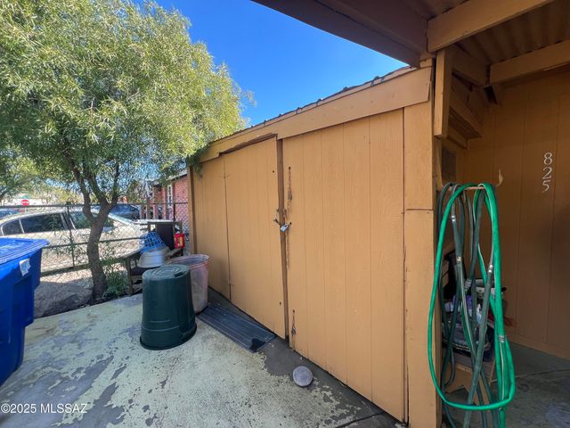 825 W Oahu Lane, Tucson, AZ 85756