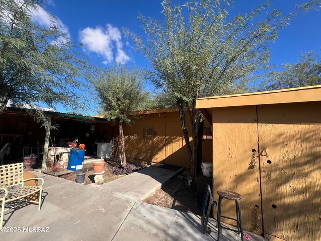 825 W Oahu Lane, Tucson, AZ 85756