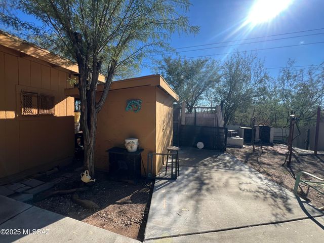 825 W Oahu Lane, Tucson, AZ 85756