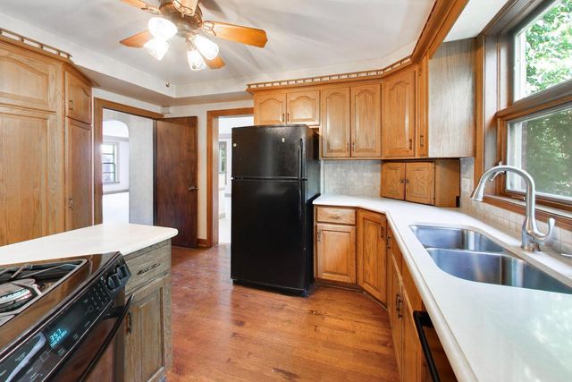 1216 S Lincoln Avenue, Park Ridge, IL 60068