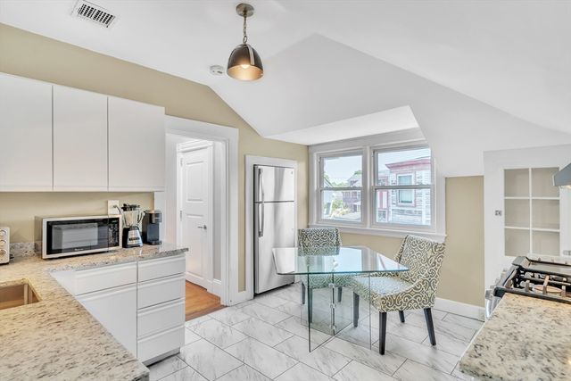 548 High St, Medford, MA 02155