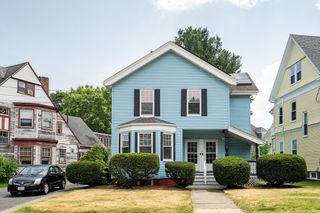 548 High St, Medford, MA 02155