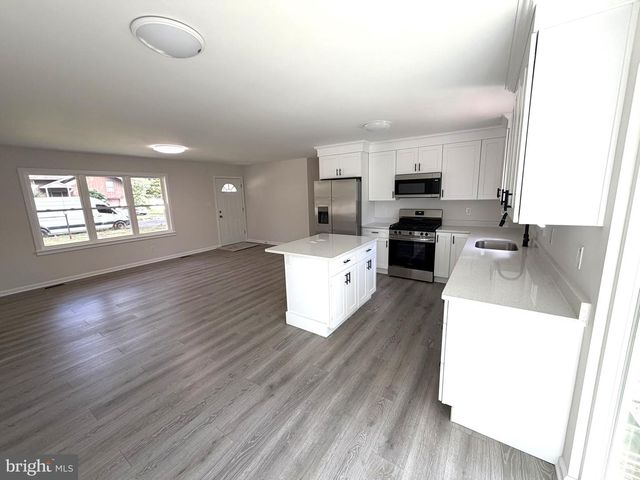 10 ALBERTS AVE, Sicklerville, NJ 08081