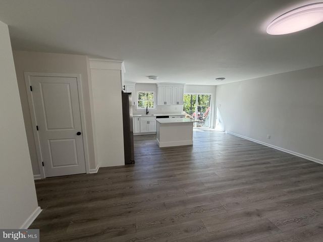 10 ALBERTS AVE, Sicklerville, NJ 08081
