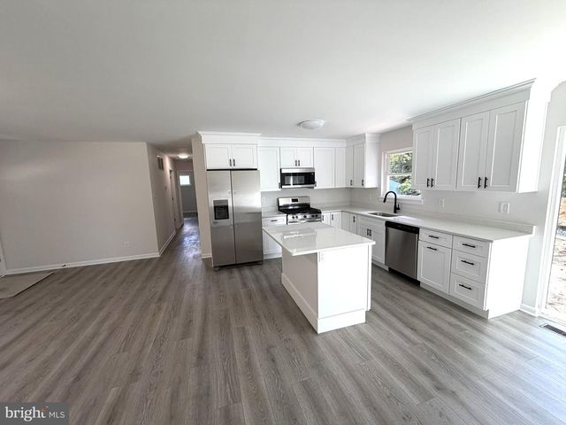 10 ALBERTS AVE, Sicklerville, NJ 08081