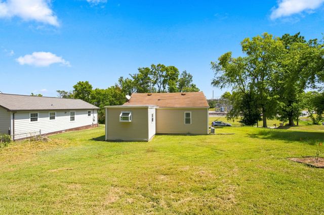 909 42nd Ave, N, Nashville, TN 37209
