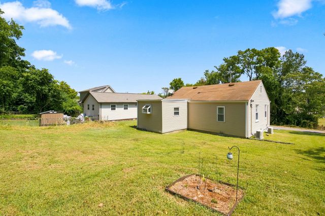 909 42nd Ave, N, Nashville, TN 37209