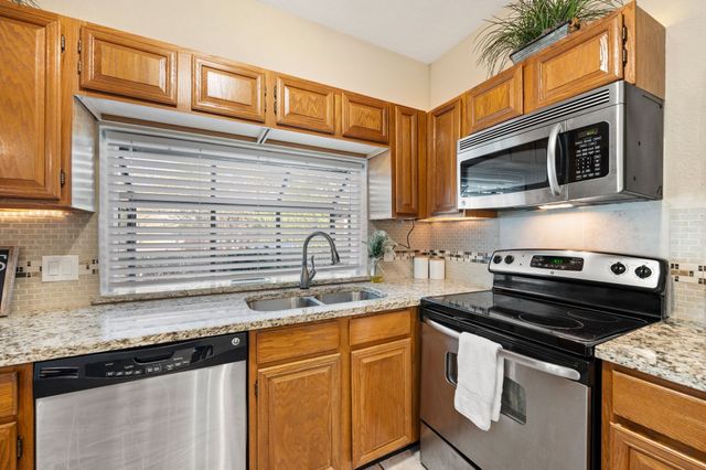 4514 Forestgate Circle, Arlington, TX 76017