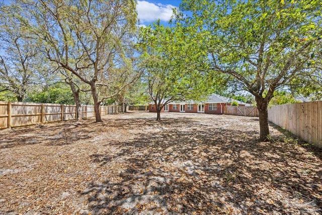 1441 Connemara Cir, Gulf Breeze, FL 32563