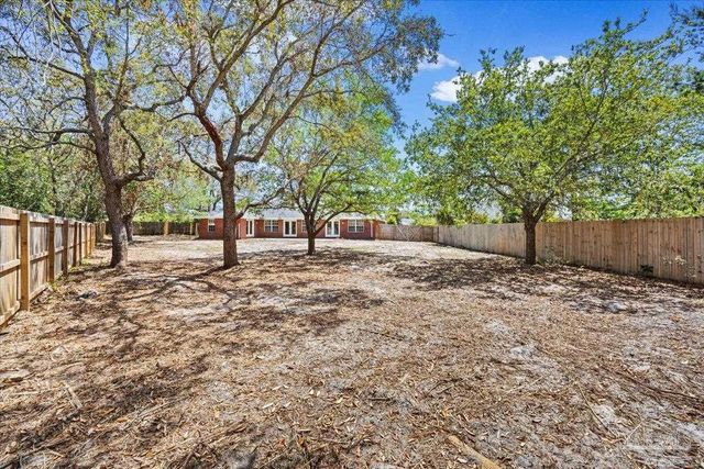 1441 Connemara Cir, Gulf Breeze, FL 32563