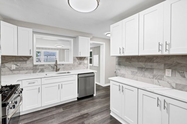 10274 W Ford Avenue, Beach Park, IL 60099