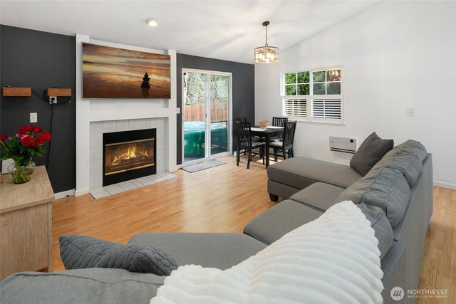 8215 1st Street SE, Lake Stevens, WA 98258