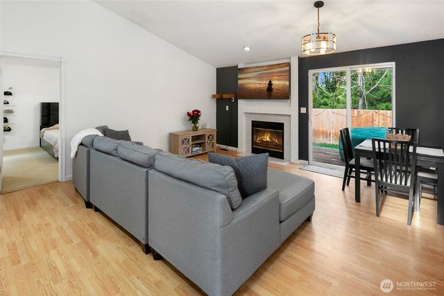 8215 1st Street SE, Lake Stevens, WA 98258