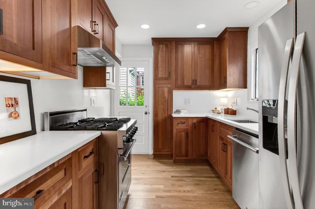 809 ENDERBY DR, Alexandria, VA 22302