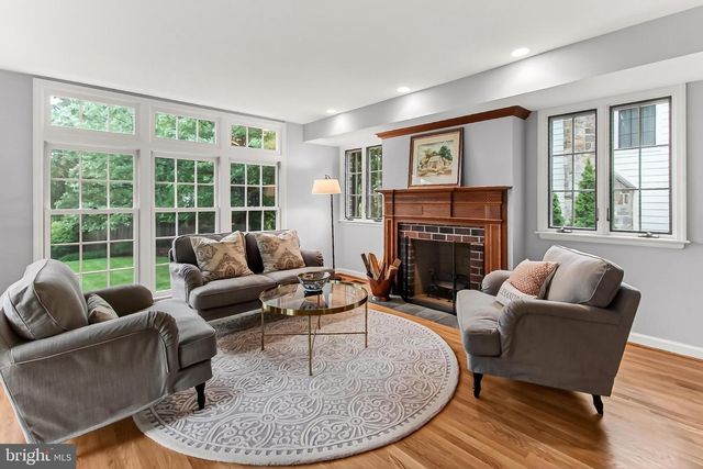 809 ENDERBY DR, Alexandria, VA 22302