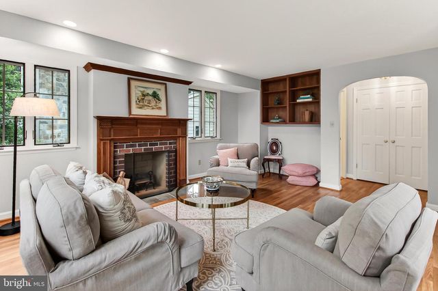 809 ENDERBY DR, Alexandria, VA 22302