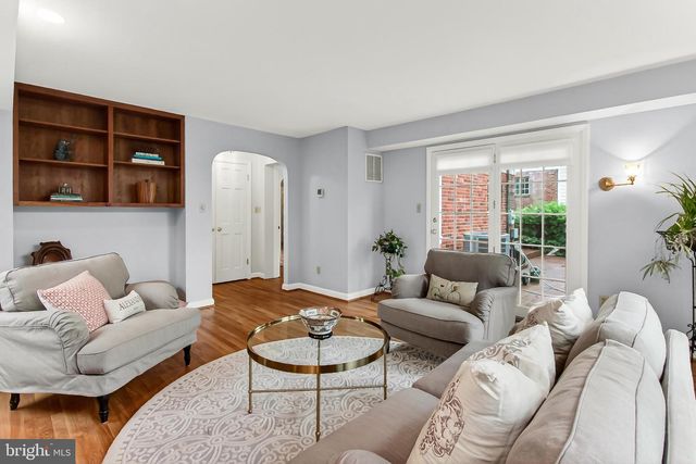 809 ENDERBY DR, Alexandria, VA 22302
