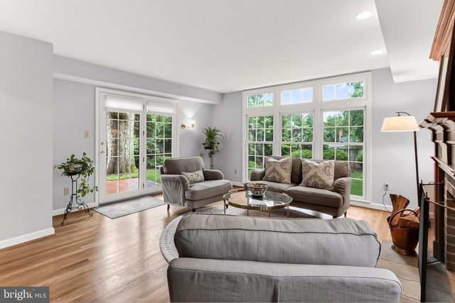 809 ENDERBY DR, Alexandria, VA 22302