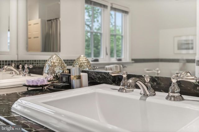 809 ENDERBY DR, Alexandria, VA 22302