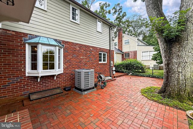 809 ENDERBY DR, Alexandria, VA 22302