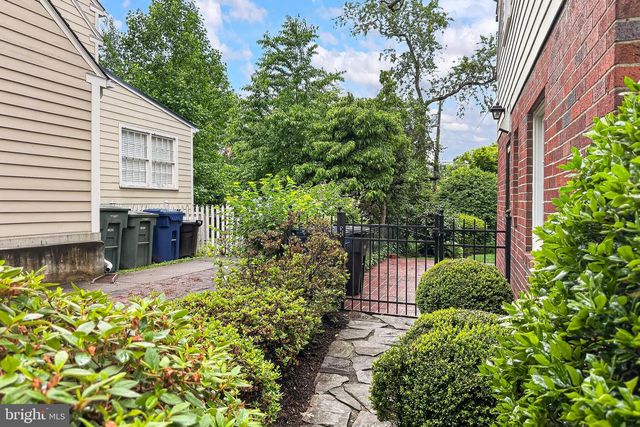 809 ENDERBY DR, Alexandria, VA 22302