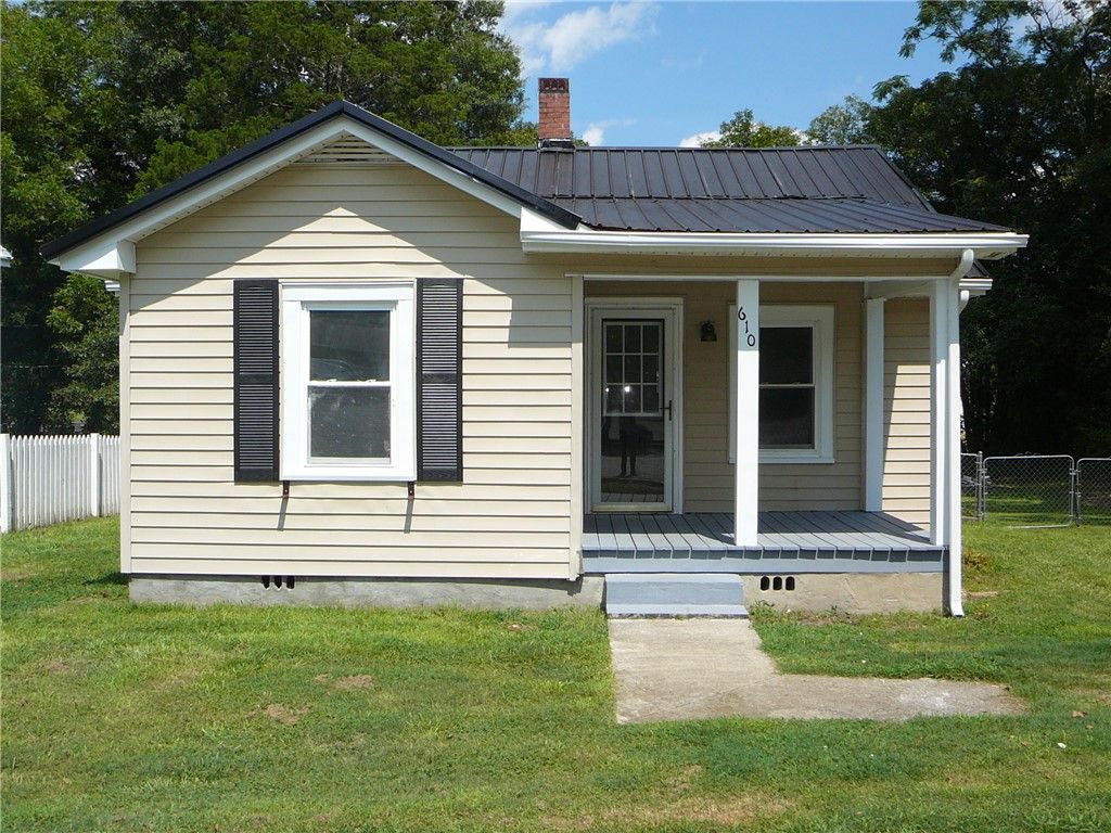 610 Heyward Avenue, Honea Path, SC 29654