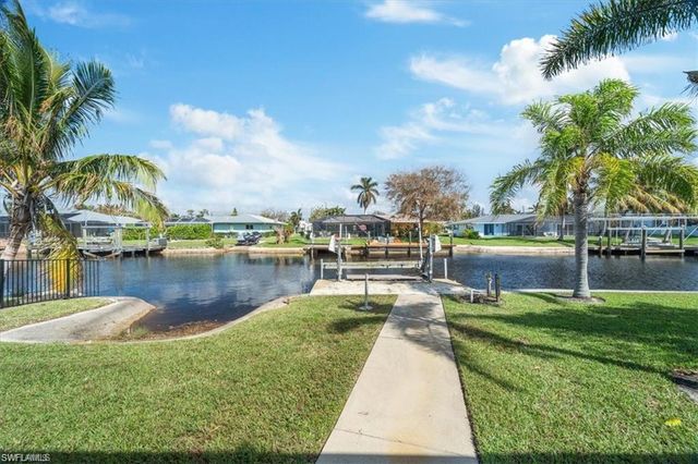 6128 Cocos DR, Fort Myers, FL 33908