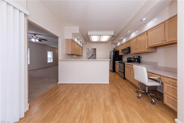 934 Nicklaus DR, Newport News, VA 23602
