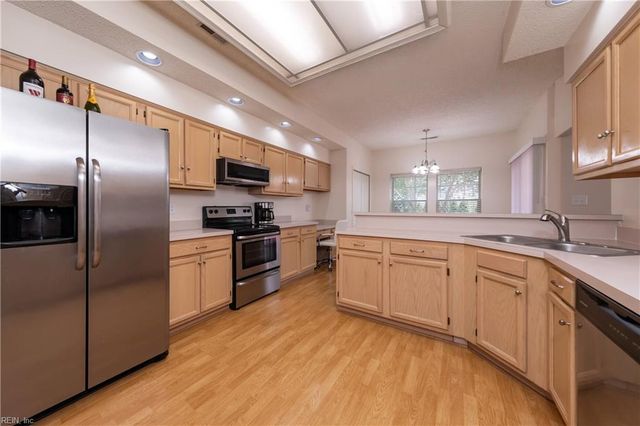 934 Nicklaus DR, Newport News, VA 23602