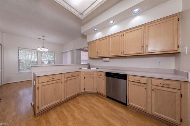 934 Nicklaus DR, Newport News, VA 23602