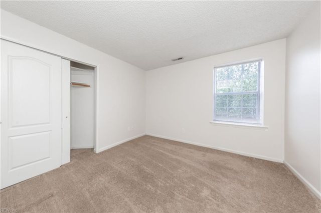 934 Nicklaus DR, Newport News, VA 23602
