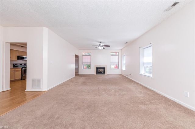 934 Nicklaus DR, Newport News, VA 23602