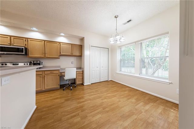 934 Nicklaus DR, Newport News, VA 23602