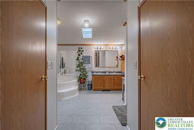 5434 Barclay Court, Lower Macungie Twp, PA 18062