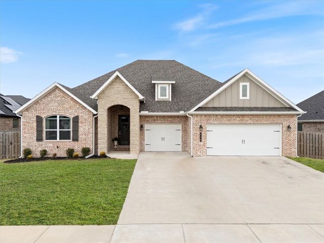 916 Budrio Avenue, Tontitown, AR 72762