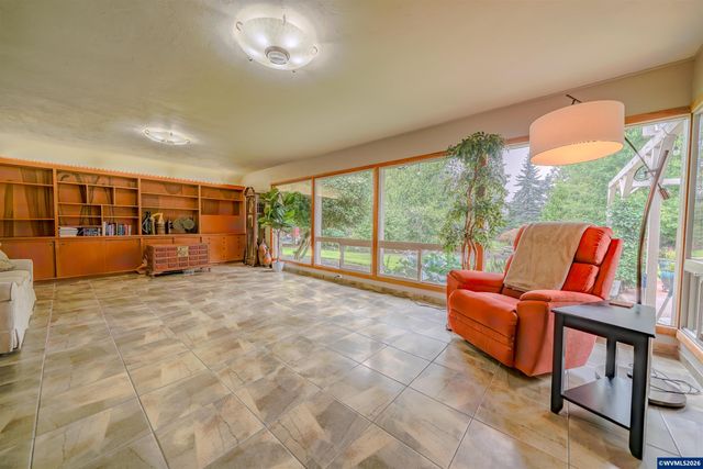 455 W High St, Stayton, OR 97383
