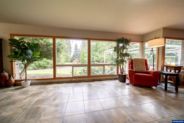 455 W High St, Stayton, OR 97383