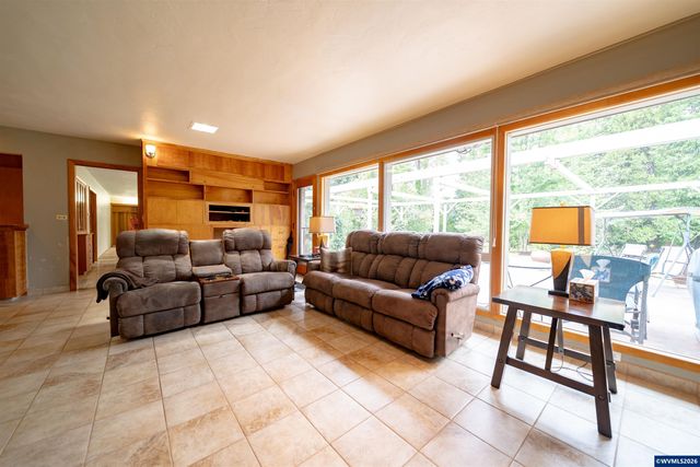 455 W High St, Stayton, OR 97383