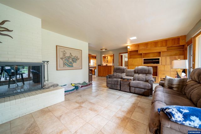 455 W High St, Stayton, OR 97383