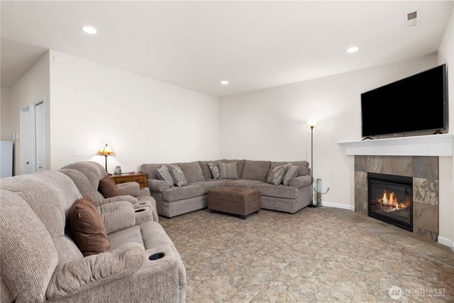 7913 152nd Street Ct E, Puyallup, WA 98375