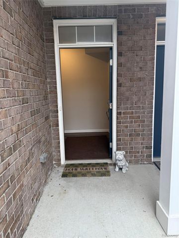 8692 Pioneer Street 10, Washington Township, MI 48094