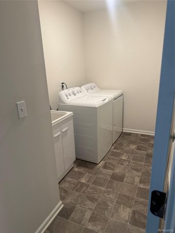 8692 Pioneer Street 10, Washington Township, MI 48094