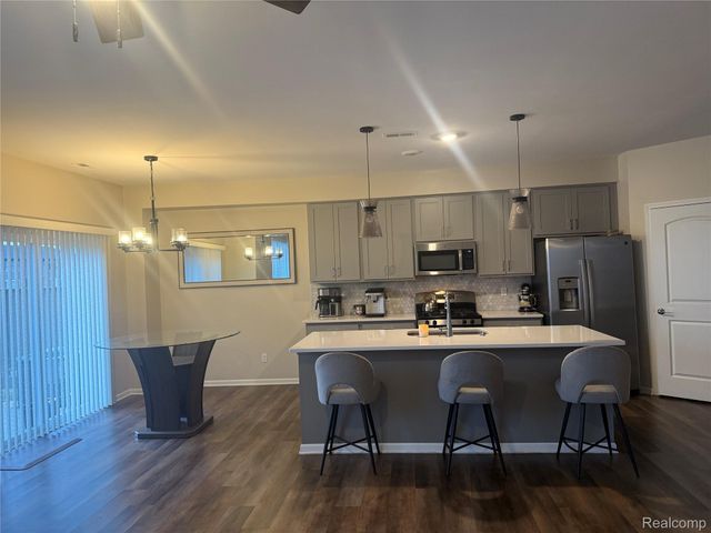 8692 Pioneer Street 10, Washington Township, MI 48094